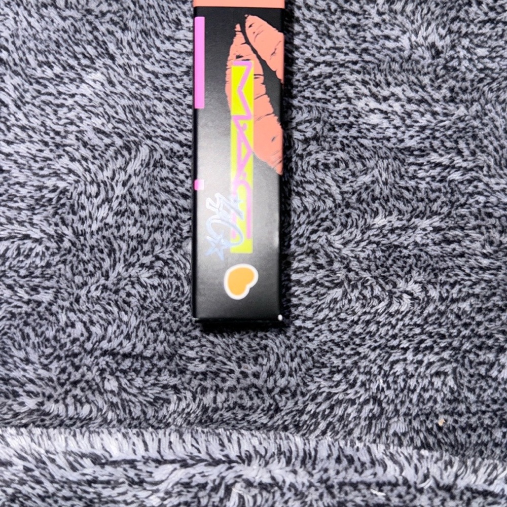MAC limited edition 40 years of mac lipstick - Fleshpot - Picture 4 of 7